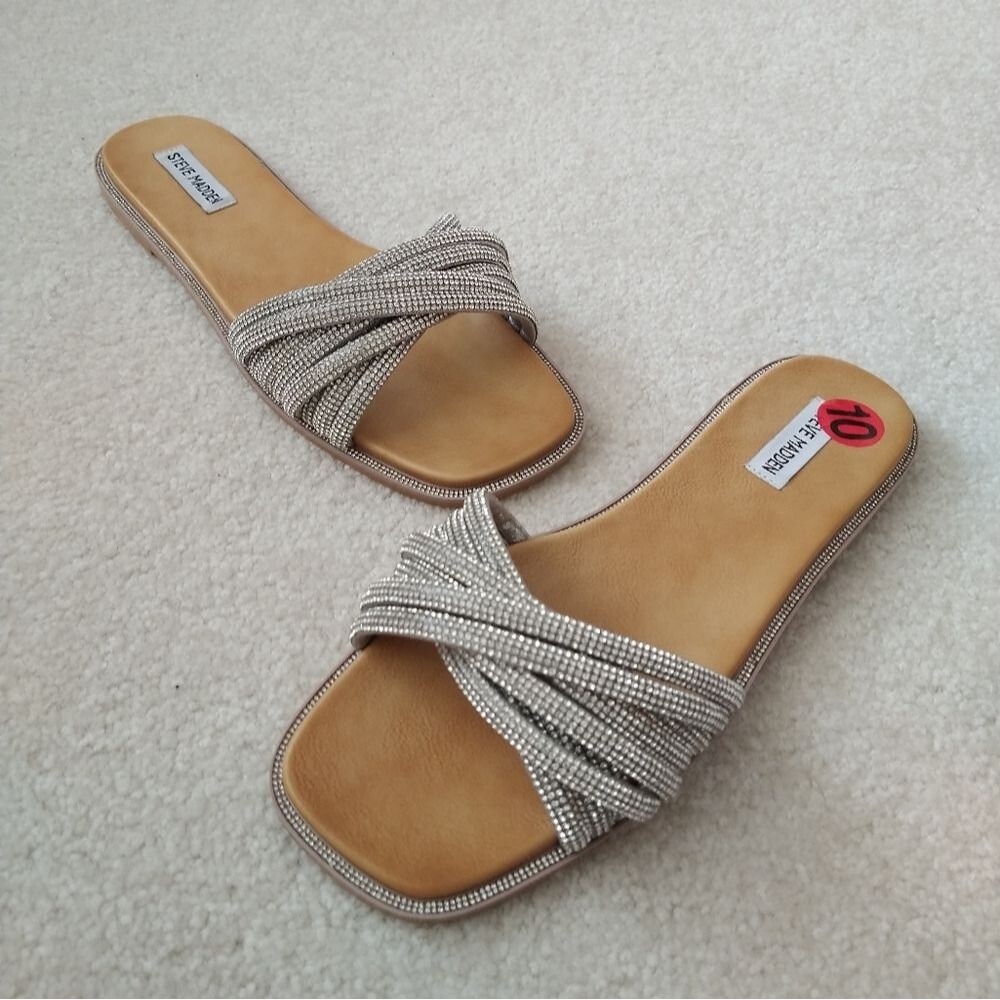 NWOB STEVE MADDEN Vanilly Crystal Diamond Slide Sandals Rhinestone Flop Flops